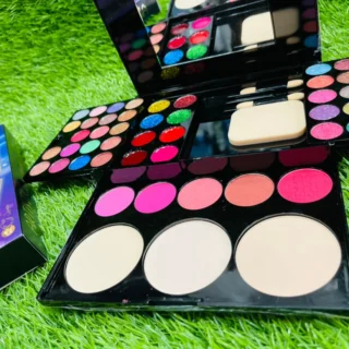 ARTISTIC FULL MAKEUP PALLETE P133 MATTE EYESHADOW PALLETE Cartflix.pk