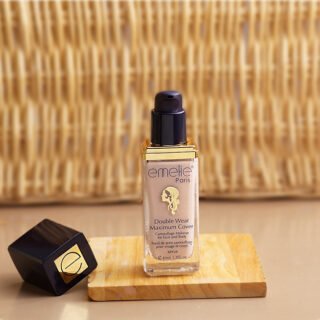 Emelie Double Wear foundation SHADE 01