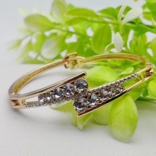 Radiant Elegance Adjustable Crystal Bracelet ? | Best Quality Artificial Bracelet For Girls & Women | Imported Glamour for Every Occasion | Elegant Design